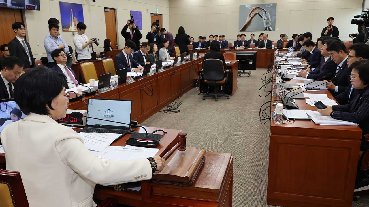 민주, 과방위서 '방송3법' 처리 연기‥"야당과 논의 하에 순연"