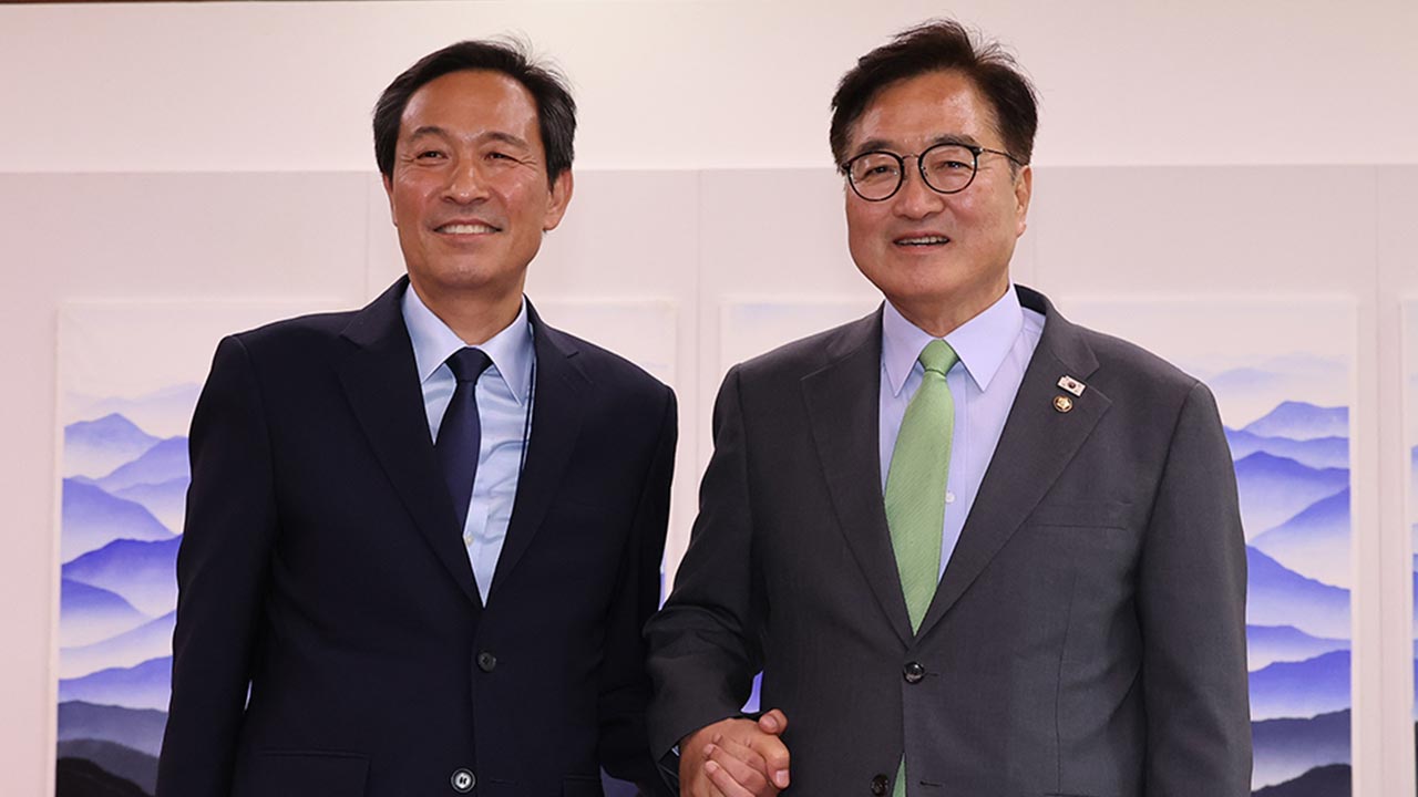 우상호 정무수석, 우원식 의장 예방‥"국회 소통 기본 원칙 꼭 지킬 것"