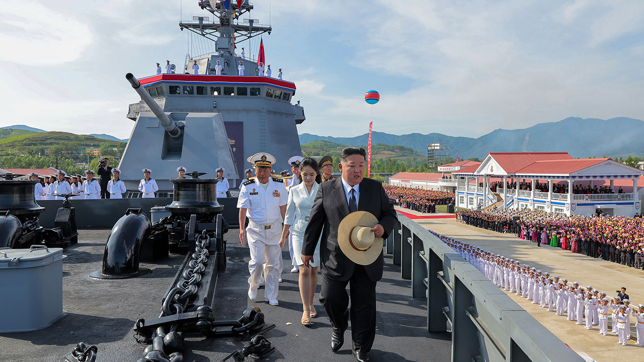 통일부 "김정은, 진수식서 韓 미언급 주목‥새정부 고려 가능성"
