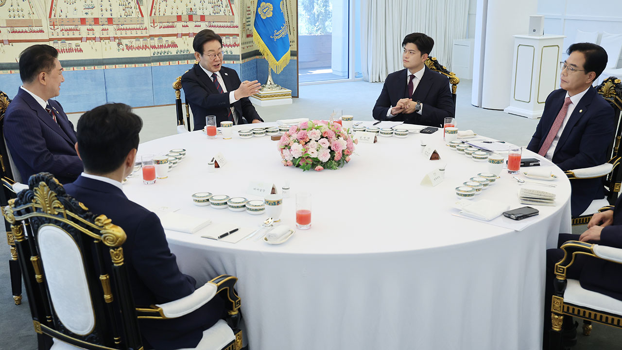 이재명 대통령, 여야 지도부 만나 "외교 문제, 공동 대응해야"