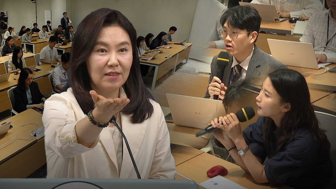 대통령실 브리핑 쌍방향 생중계 시작‥"백브리핑 실명 보도 가능"