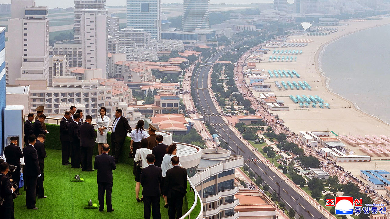 북한 원산 갈마 관광지구 준공‥김정은·리설주·김주애 총출동