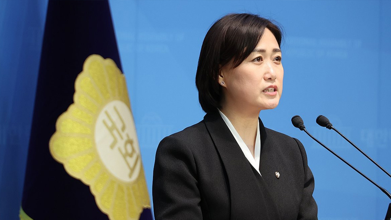 민주당 "특검 출석 면죄부 될 수 없어‥윤, 무릎 꿇고 사죄해야"