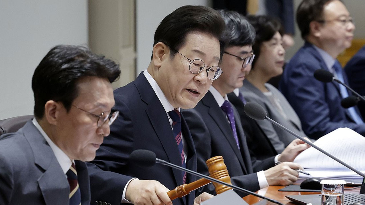 새 정부 첫 추경안 국무회의 의결‥이재명 대통령 "신속집행 최선 다해달라"