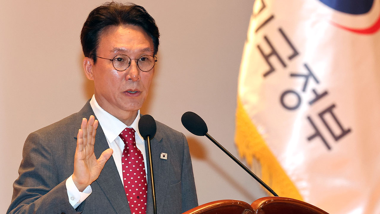 김민석 국무총리 "약자 찾는 일에 파란색·빨간색 넥타이 차이 있겠나"