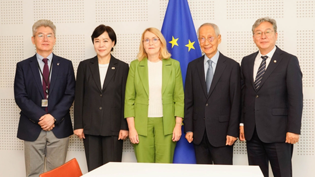 특사단, EU에 이 대통령 친서 전달‥EU "빨리 정상회담 열자"