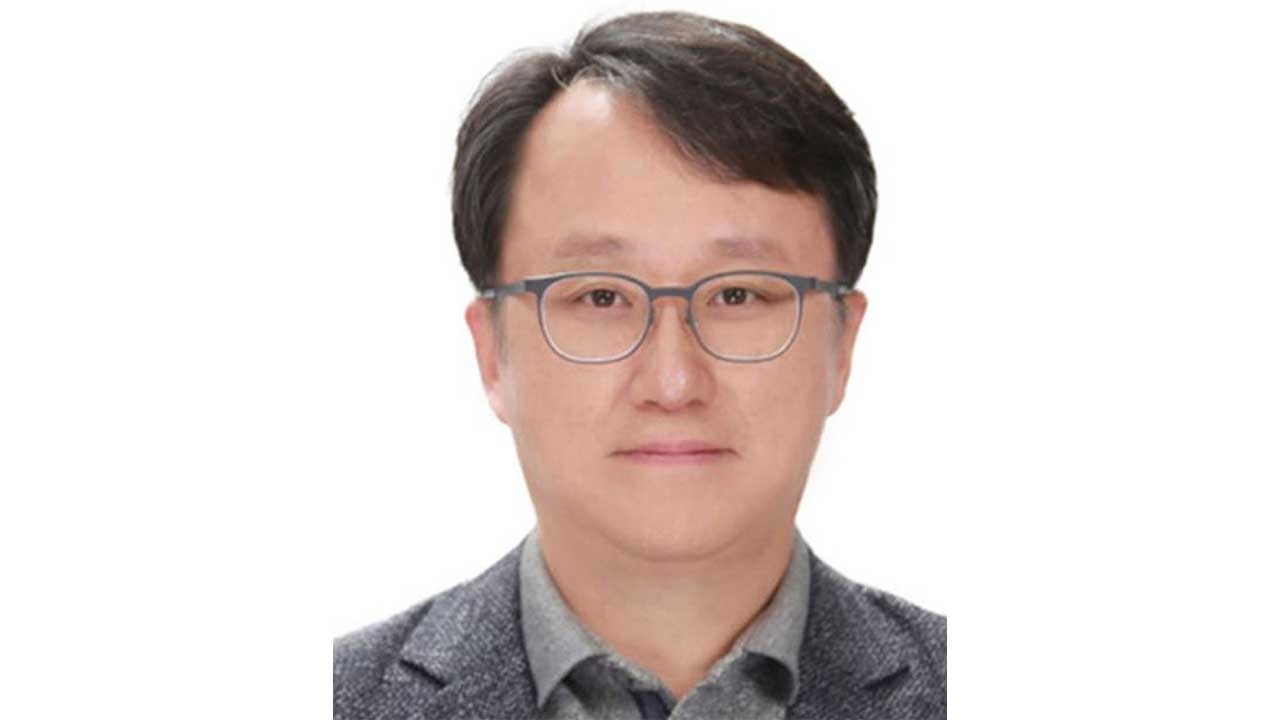 강준욱 국민통합비서관, '계엄옹호' 저서‥"국민께 사죄"