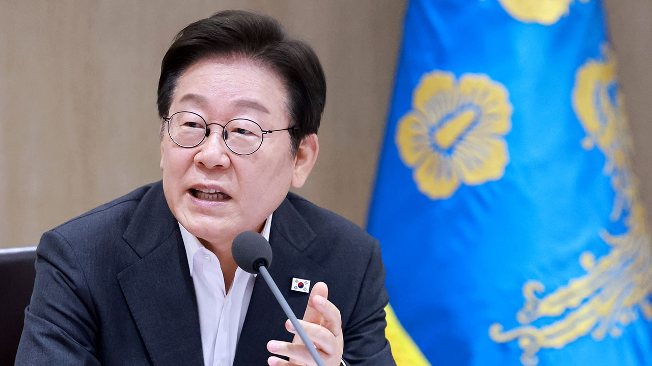 이 대통령 "윤석열 정부 훈장 거부사례 전수조사, 재수훈 여부 검토하라"