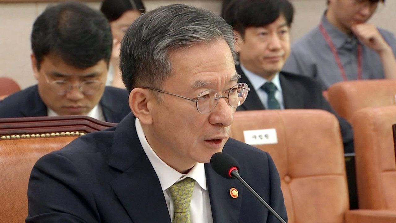 정성호 "尹, 체포집행 당시 수의 벗었다가 특검팀 나가자 바로 입어"