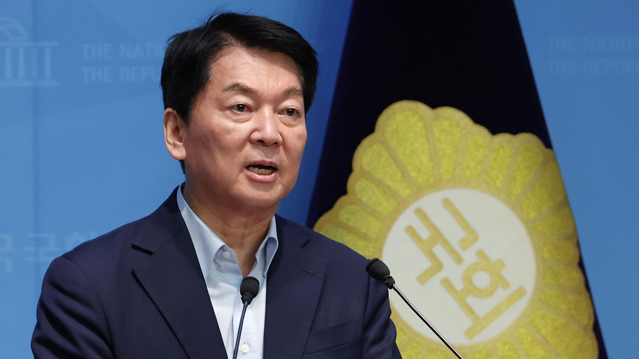 안철수 "이 대통령, 증시 폭락하는데 휴가갈 맛이 나나"