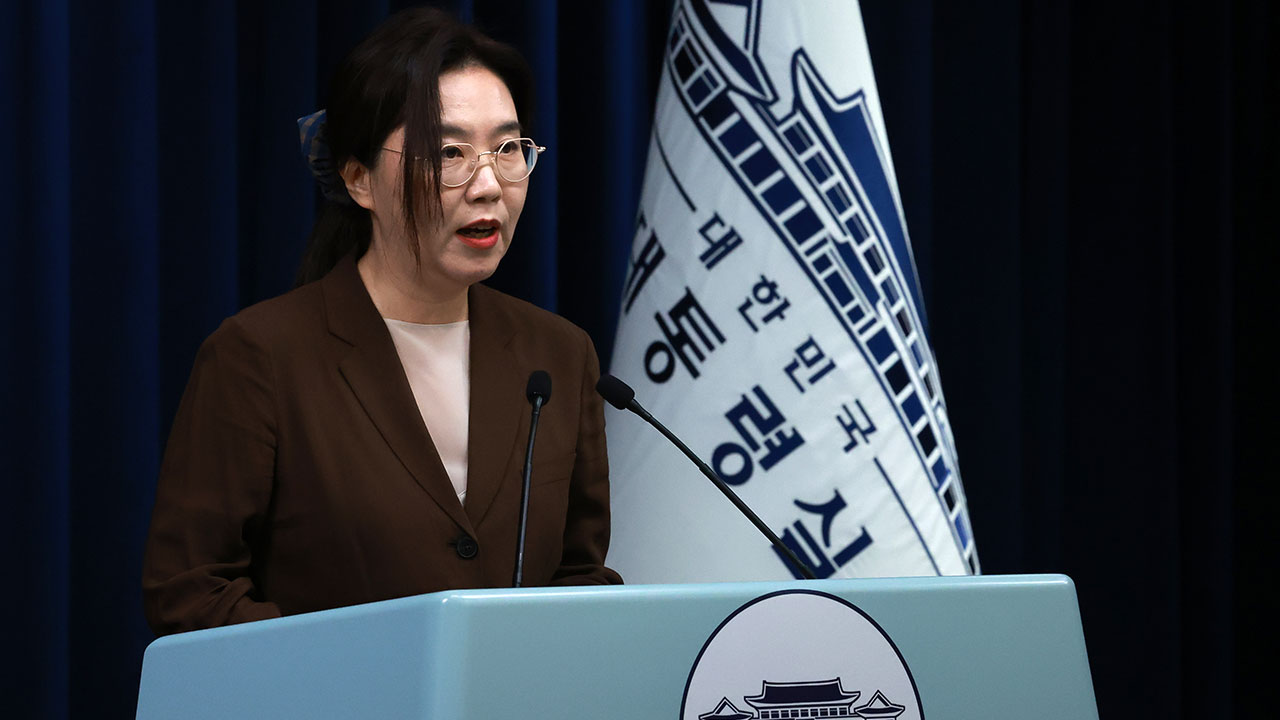 대통령실 "문재인·이명박·박근혜 등 국민임명식 초청하기로"