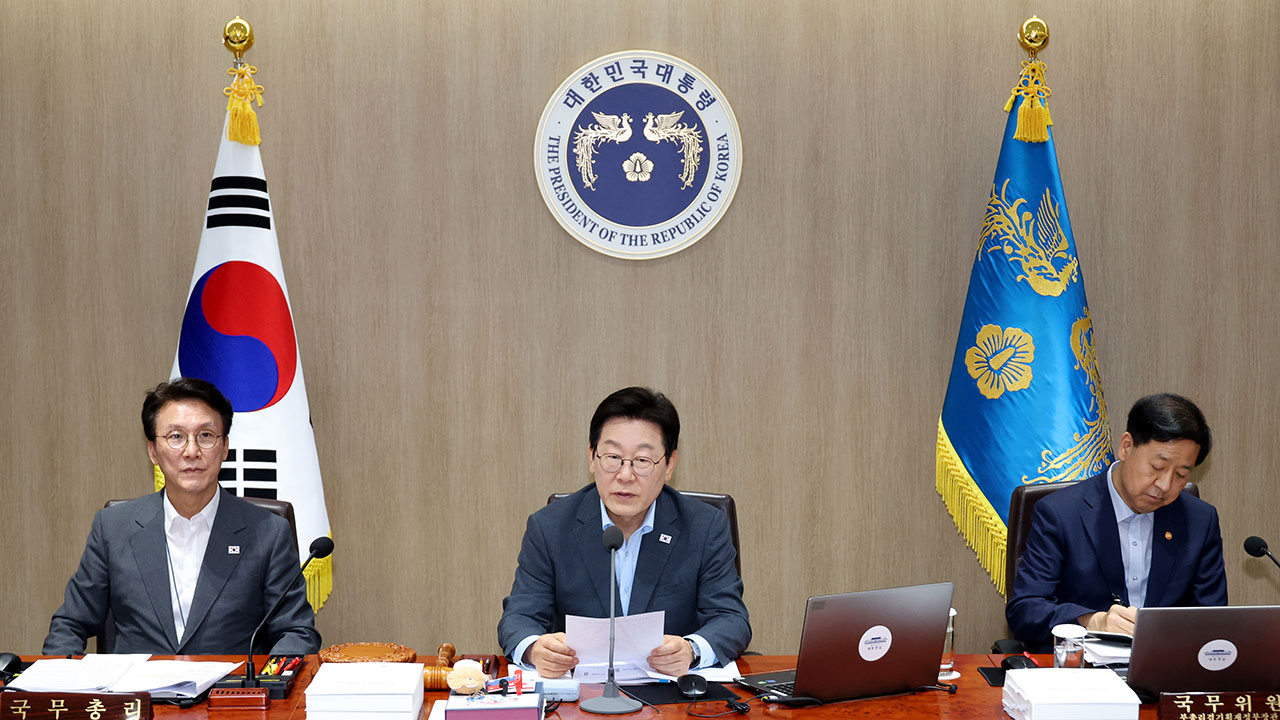 이 대통령 "남북, 서로 피해 아닌 도움 주는 관계로 전환해야"