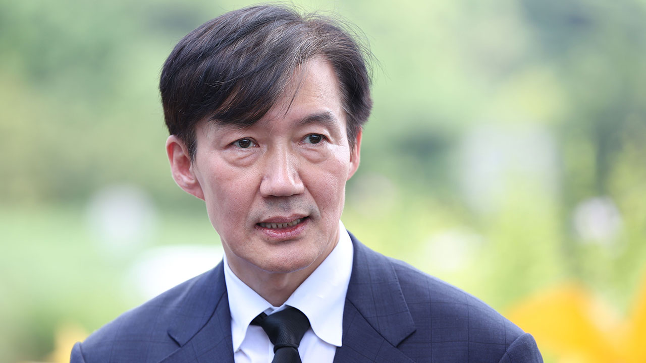 조국, 봉하마을 찾아 "지방선거 위한 행보 아냐‥인간 도리하는 것"