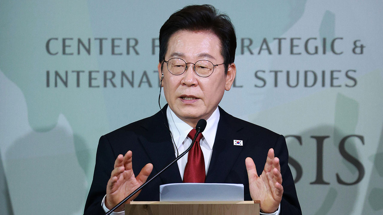 이 대통령 "한국, 과거처럼 '안미경중' 취할 수 없는 상태"