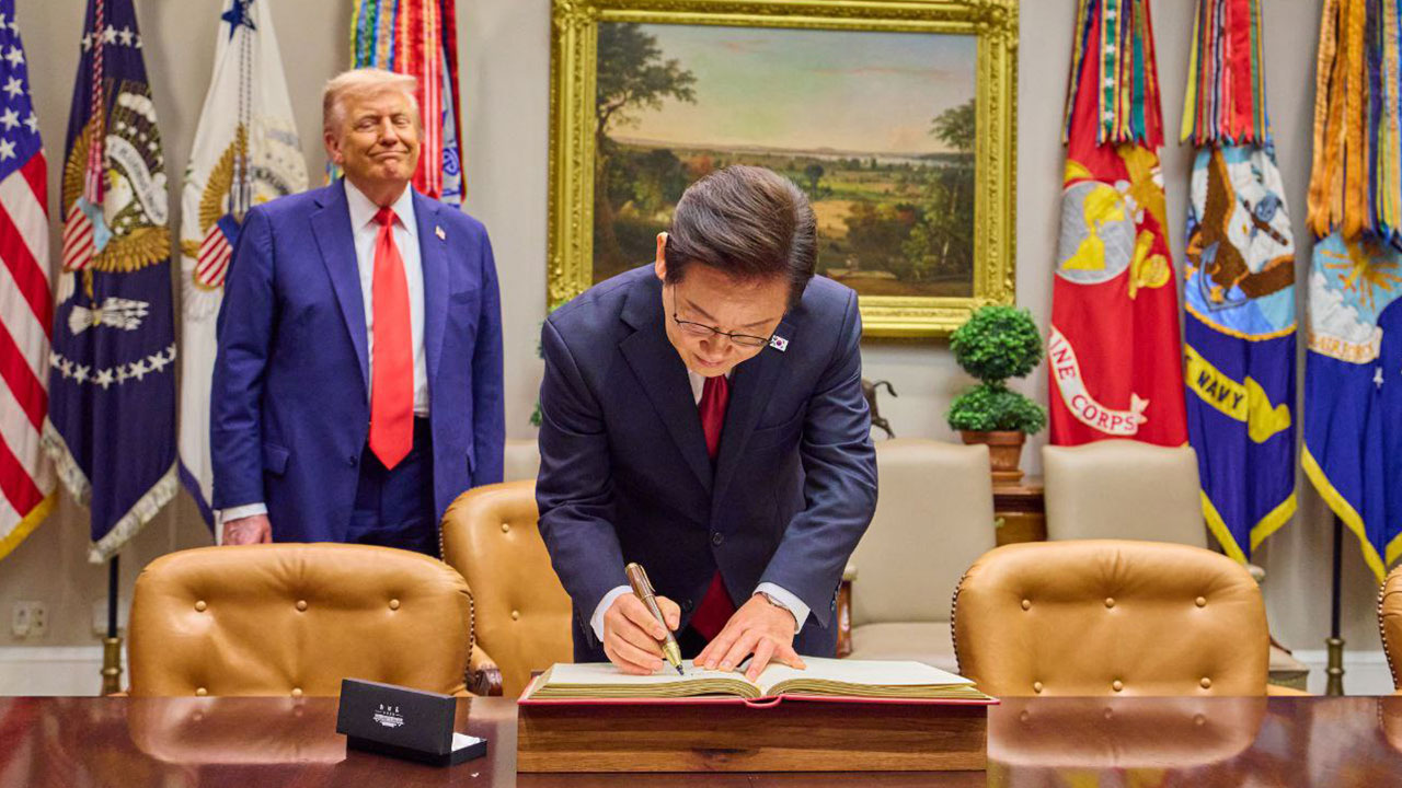 대통령실 "조선업 장인이 제작한 거북선, 맞춤형 퍼터 선물"