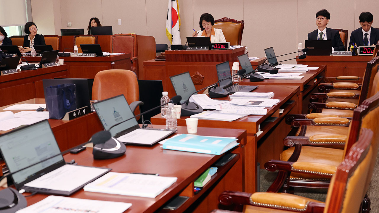 '더 센' 특검법 법사위 상정‥민주 "도로 내란당" 국힘 "정치 폭력"