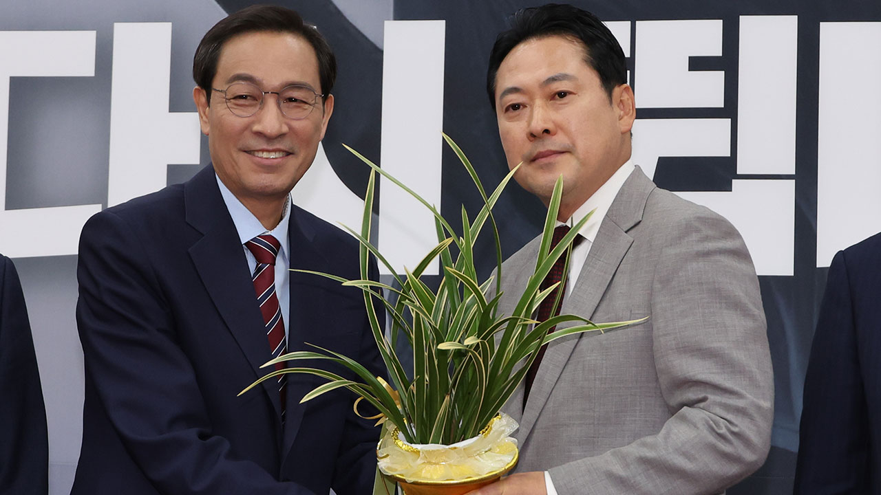 장동혁, 대통령 축하 난에 "난 들고 온 날, 국회서 난 일어나" 항의