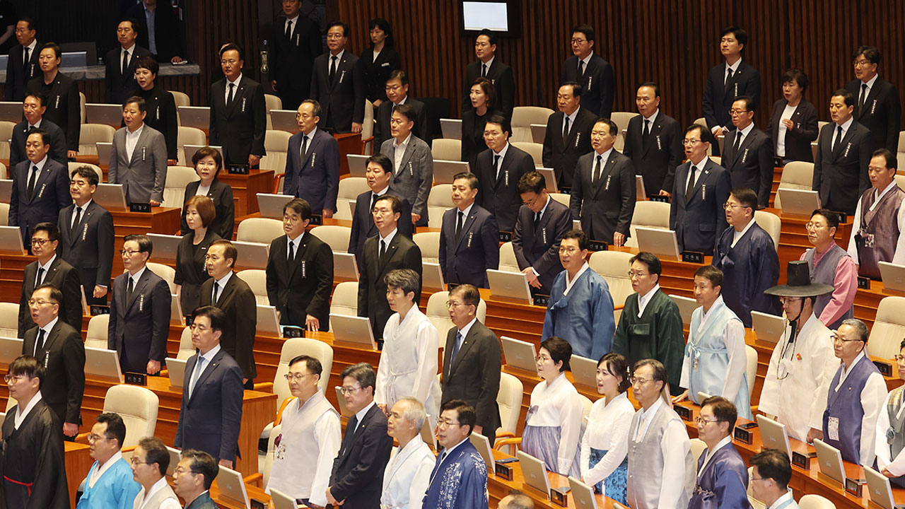 민주당, '상복 차림' 국민의힘에 "국제적 망신, 국익에도 해악"