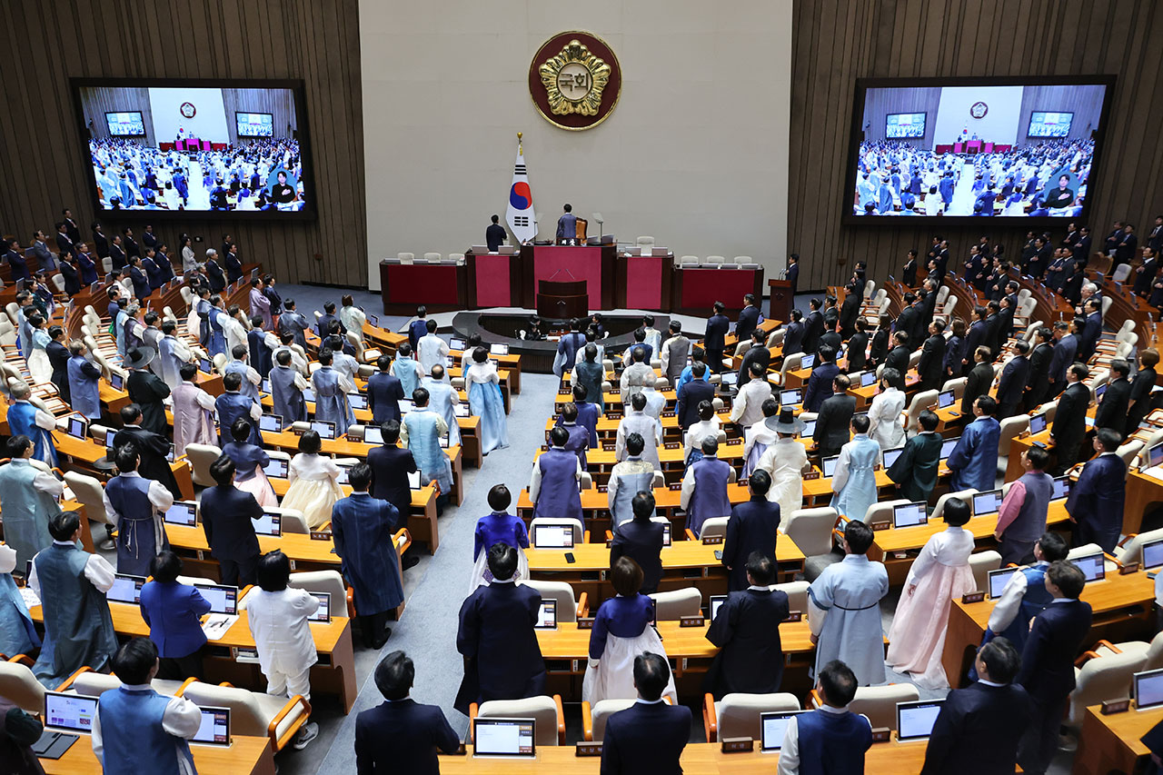 민주당, '상복 차림' 국민의힘에 "국제적 망신, 국익에도 해악"