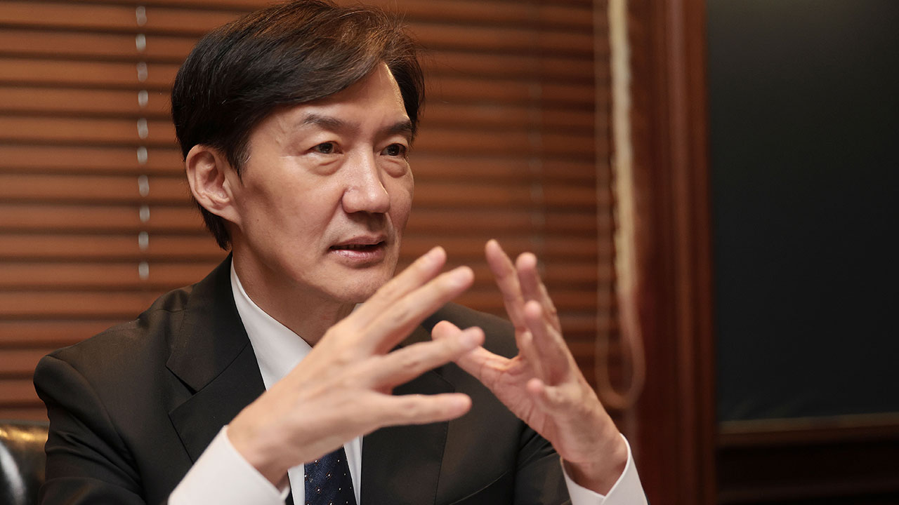 TK로 간 조국 "2030 극우화는 국힘 영향‥주장 철회 생각 없어"