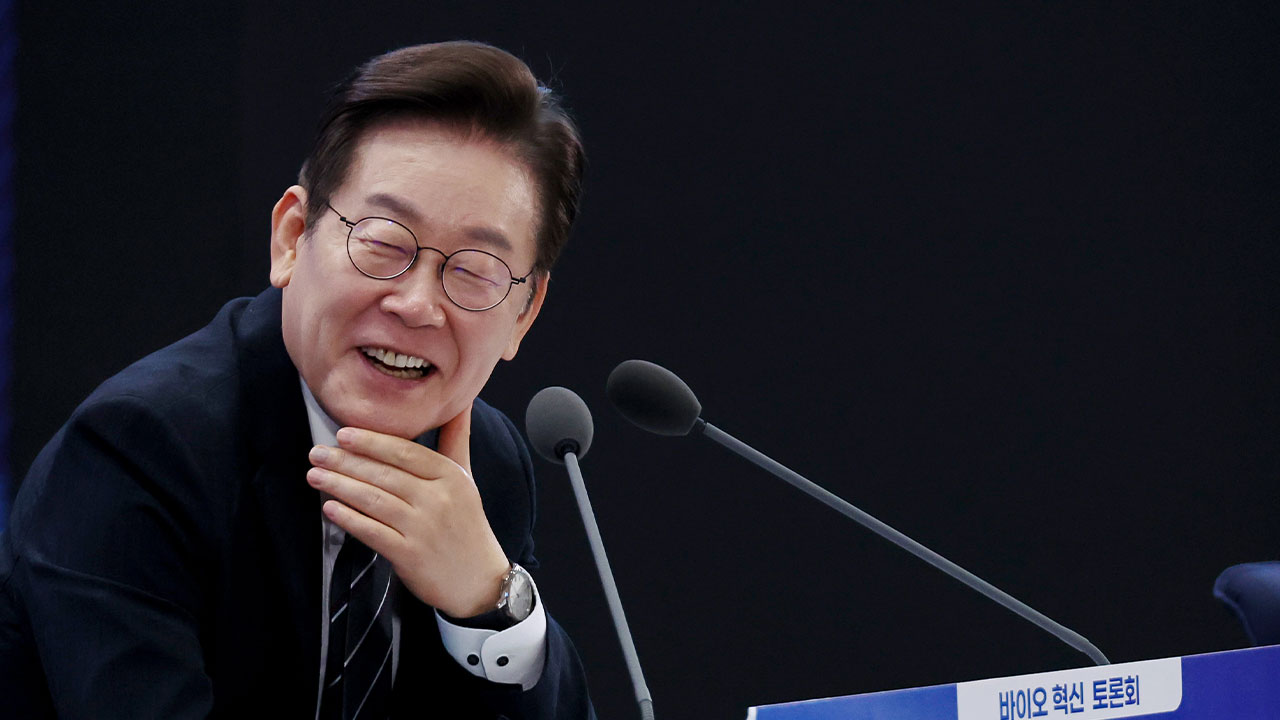 이재명 대통령, 인천 전통시장 찾아 소상공인 격려