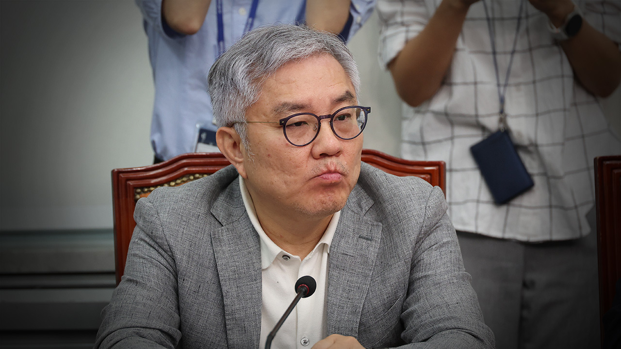 '성 비위 2차 가해 논란' 최강욱, 민주당 교육연수원장 사퇴