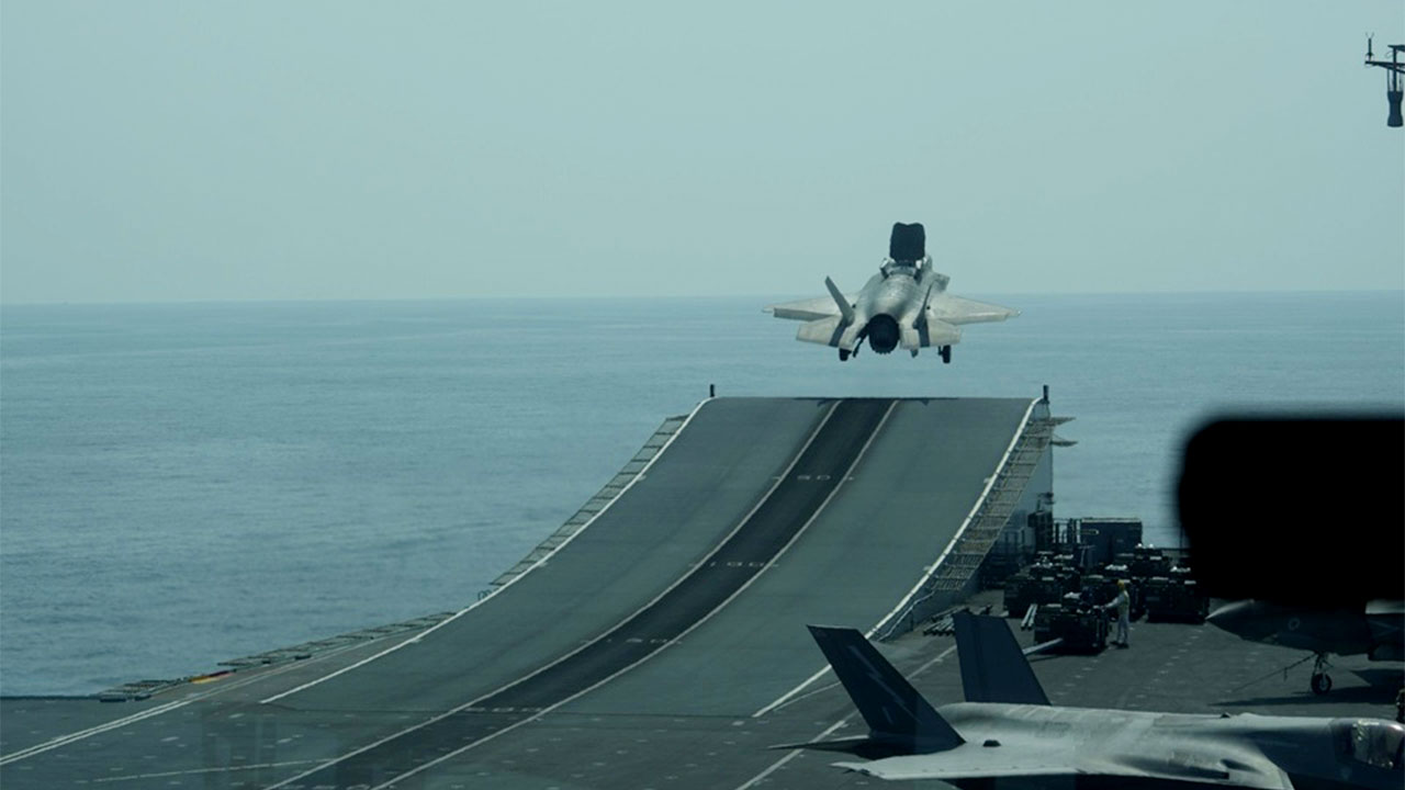 영국 해군, 거제 남쪽서 항공모함 전개‥한·영 연합훈련도