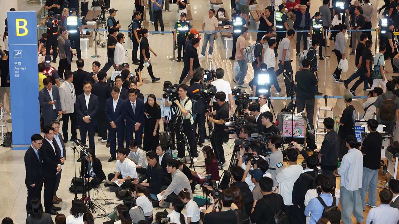 '조지아 구금' 한국인 근로자 무사 귀환‥강훈식 "더 빨리 모시지 못해 송구"