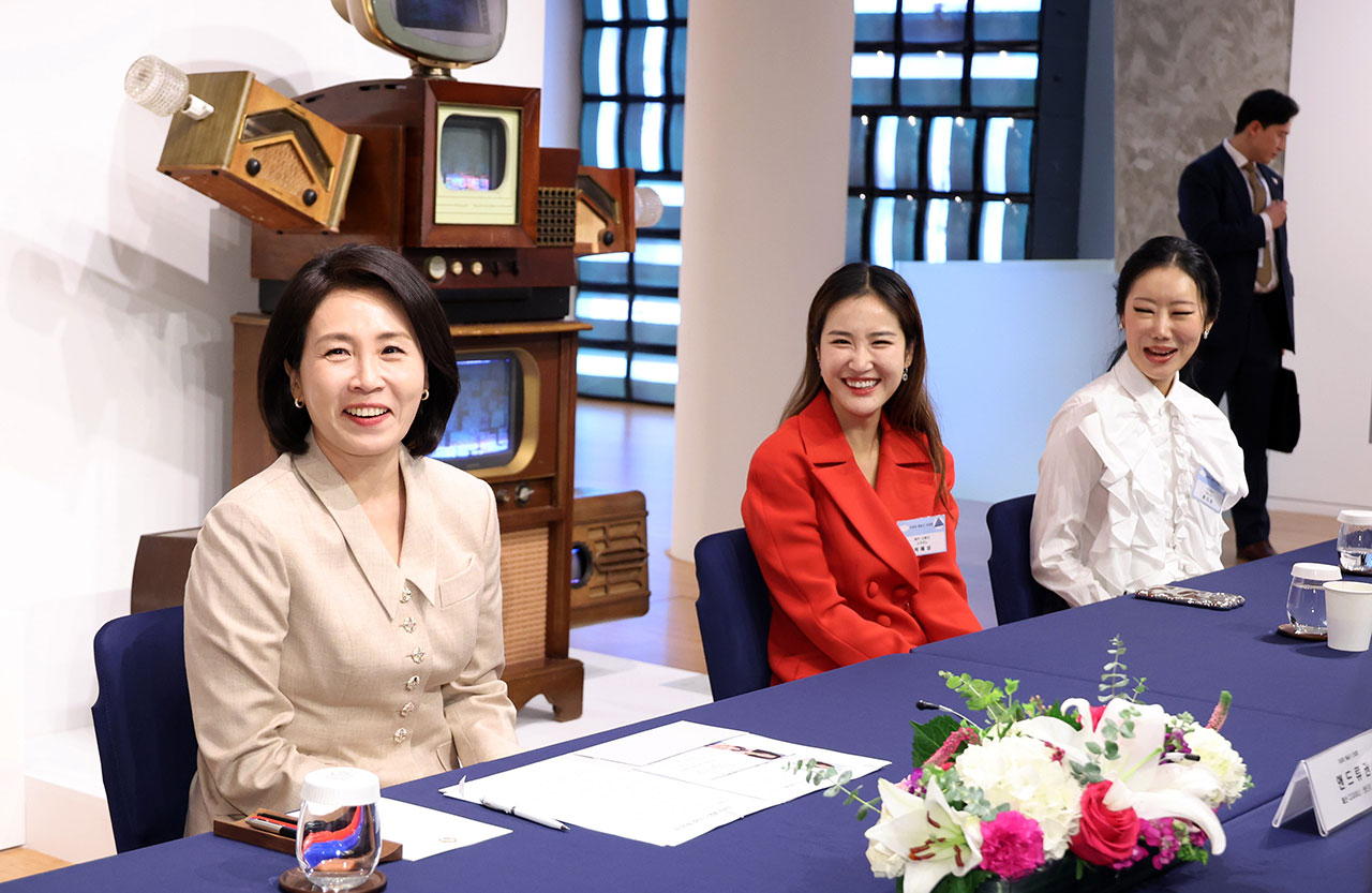 차세대 예술인들 만난 김혜경 여사‥"큰언니 왔다 생각하고 어려운 점 말해달라"
