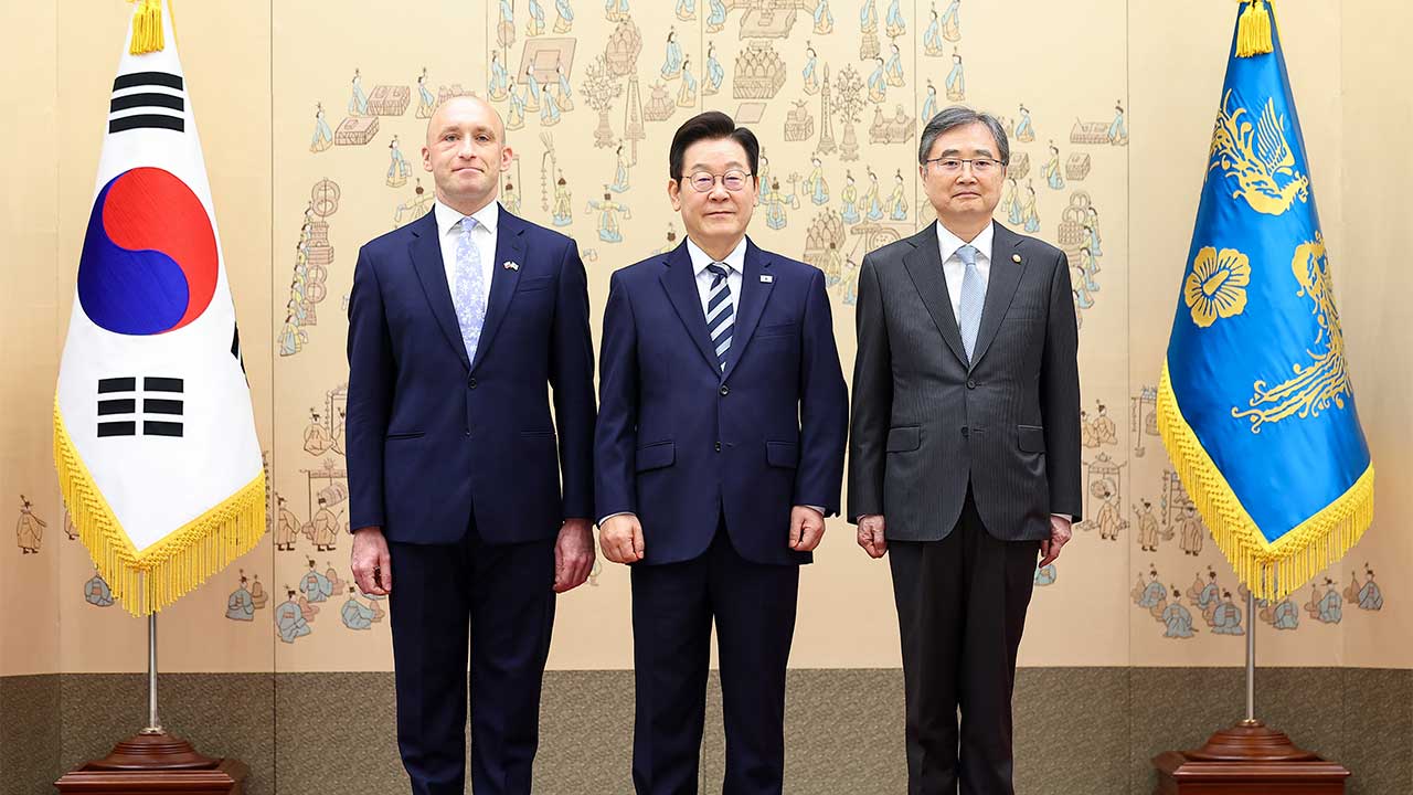 이 대통령, 신임 주한대사들 향해 "AI·방산 등 협력 관심 기울여달라"