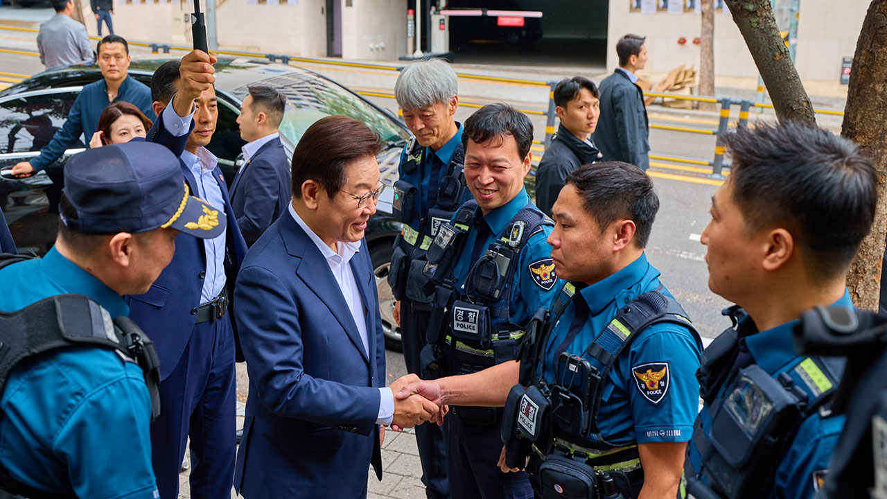 이재명 대통령, 일선 경찰 만나 "국민이 안전한 사회 만들어야" 당부