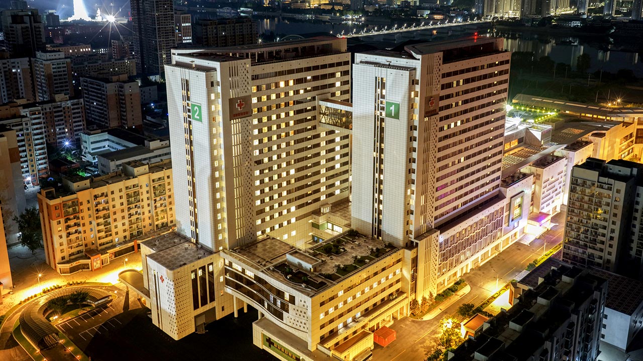 北 '김정은 숙원사업' 평양종합병원 준공‥"다음 달부터 운영"