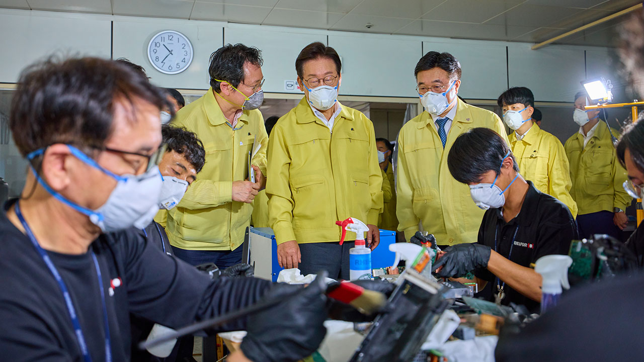 이 대통령, 연차 도중 국정자원 찾아‥"전산 자원 중요성, 국방에 비견"