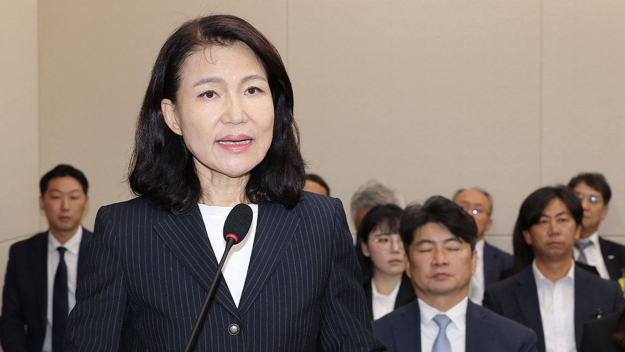 민간인 신분으로 국감 출석 이진숙 "이 정부에선 비상식이 뉴노멀"