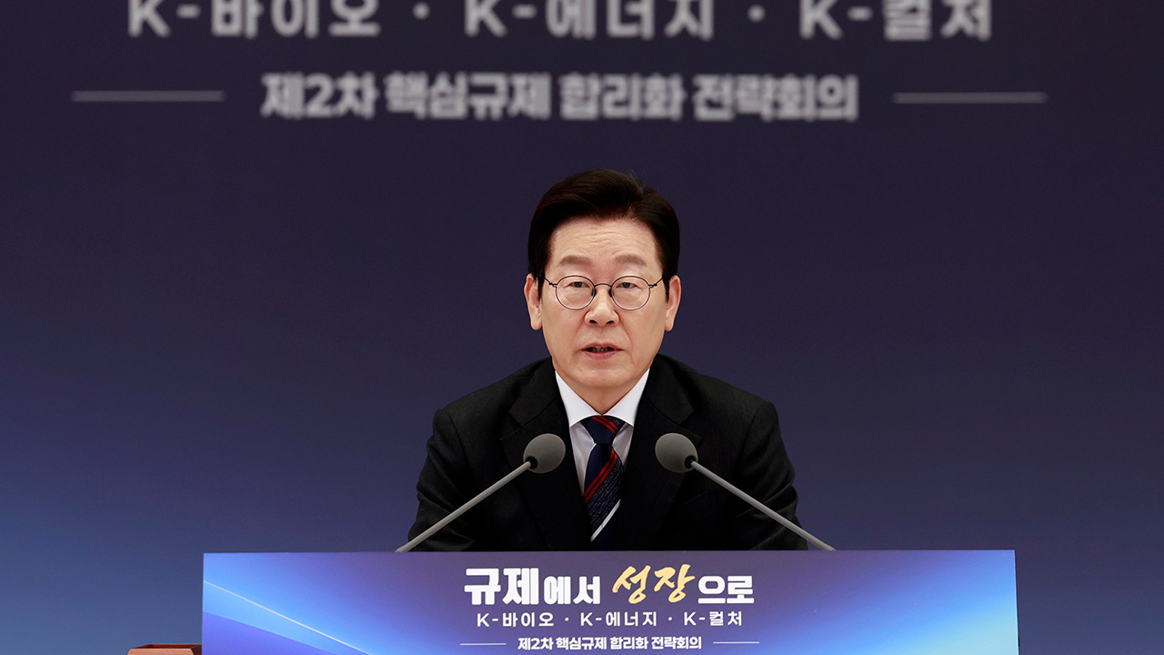 이재명 대통령 "각종 규제 '일단 돼' 네거티브 방식으로 바꿔야"