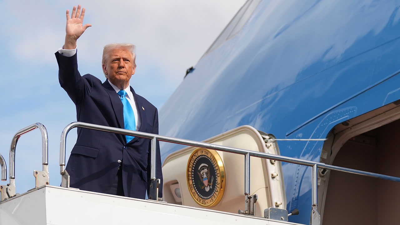 트럼프 미국 대통령 경주 도착, 방한 일정 돌입‥마린원·더비스트 동원