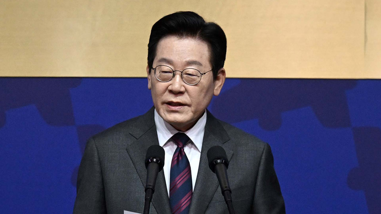 이 대통령, 첫 세션 '더 연결된 세계' 초청국과의 대화 주재