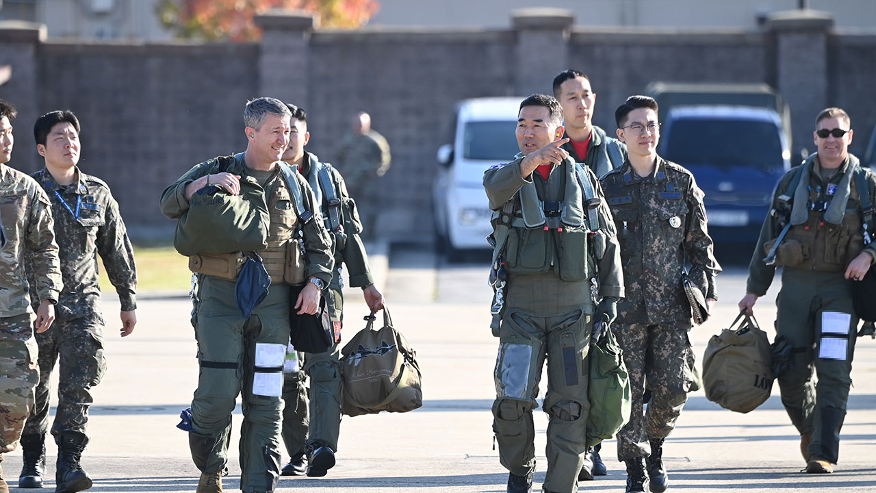 한미 합참의장, 공중서 연합 지휘 비행‥"동맹 역사상 최초"