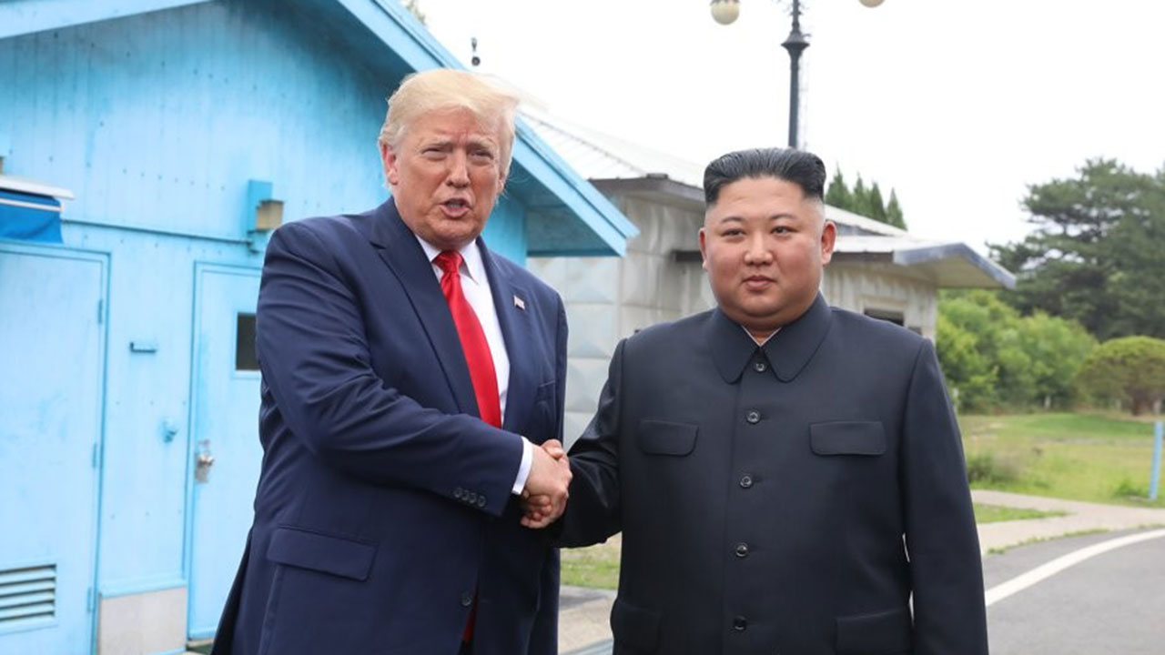 [속보] 국정원 "김정은, 미국과 대화 의지 있어‥내년 북미정상회담 가능성"