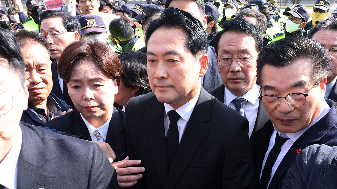 5·18묘지 참배 제지당한 장동혁 "진정성 전달 안 돼‥매달 호남 방문할 것"