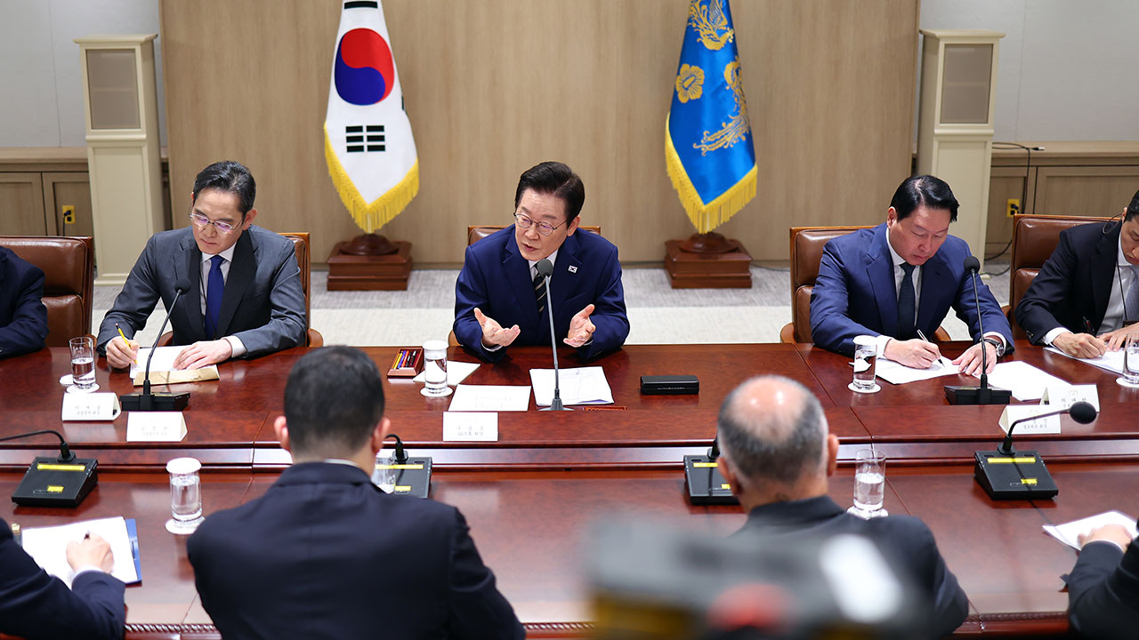 이 대통령, 재계 총수들 만나 "기업 활동 장애 최소화에 총력"