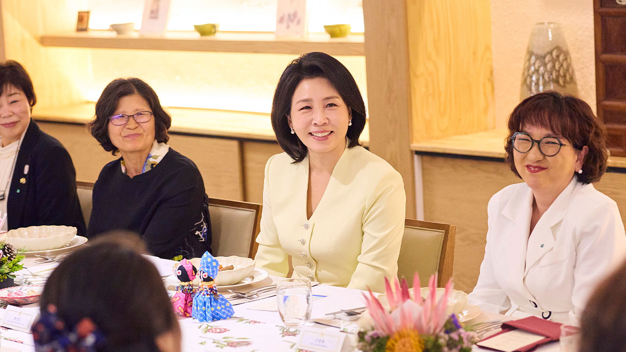 김혜경 여사, '키세스단' 언급‥"쉬엄쉬엄하는 대통령 뽑은 것 아냐"