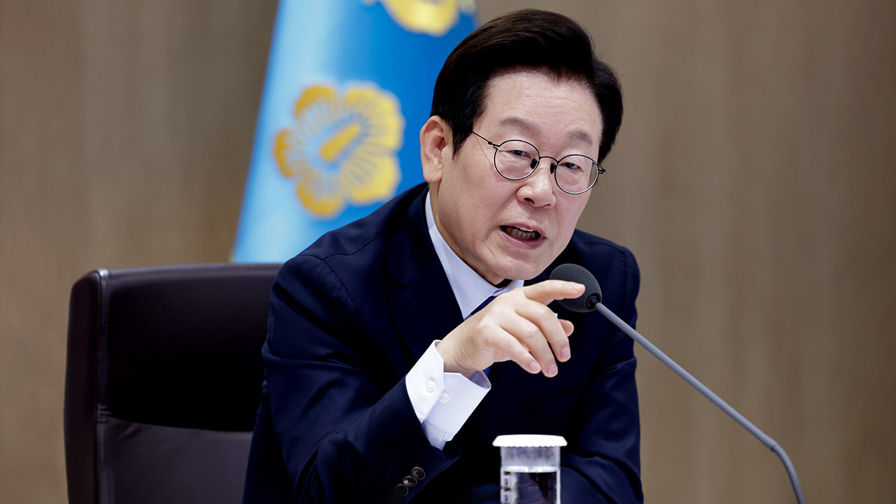 이 대통령, 집단퇴정 검사에 "감찰" 법관 모욕 변호사 "수사"