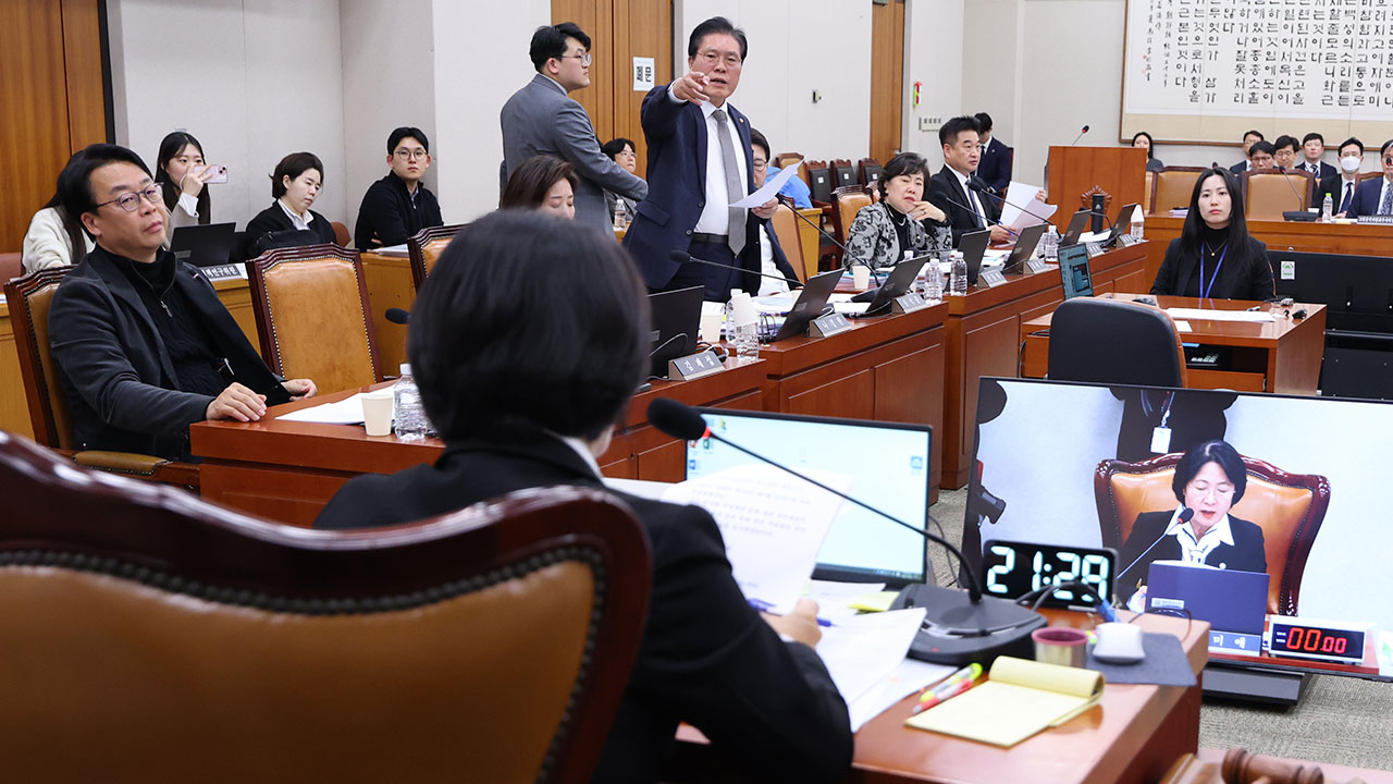 국회 법사위, '내란전담재판부·법 왜곡죄·공수처법' 민주당 주도로 의결