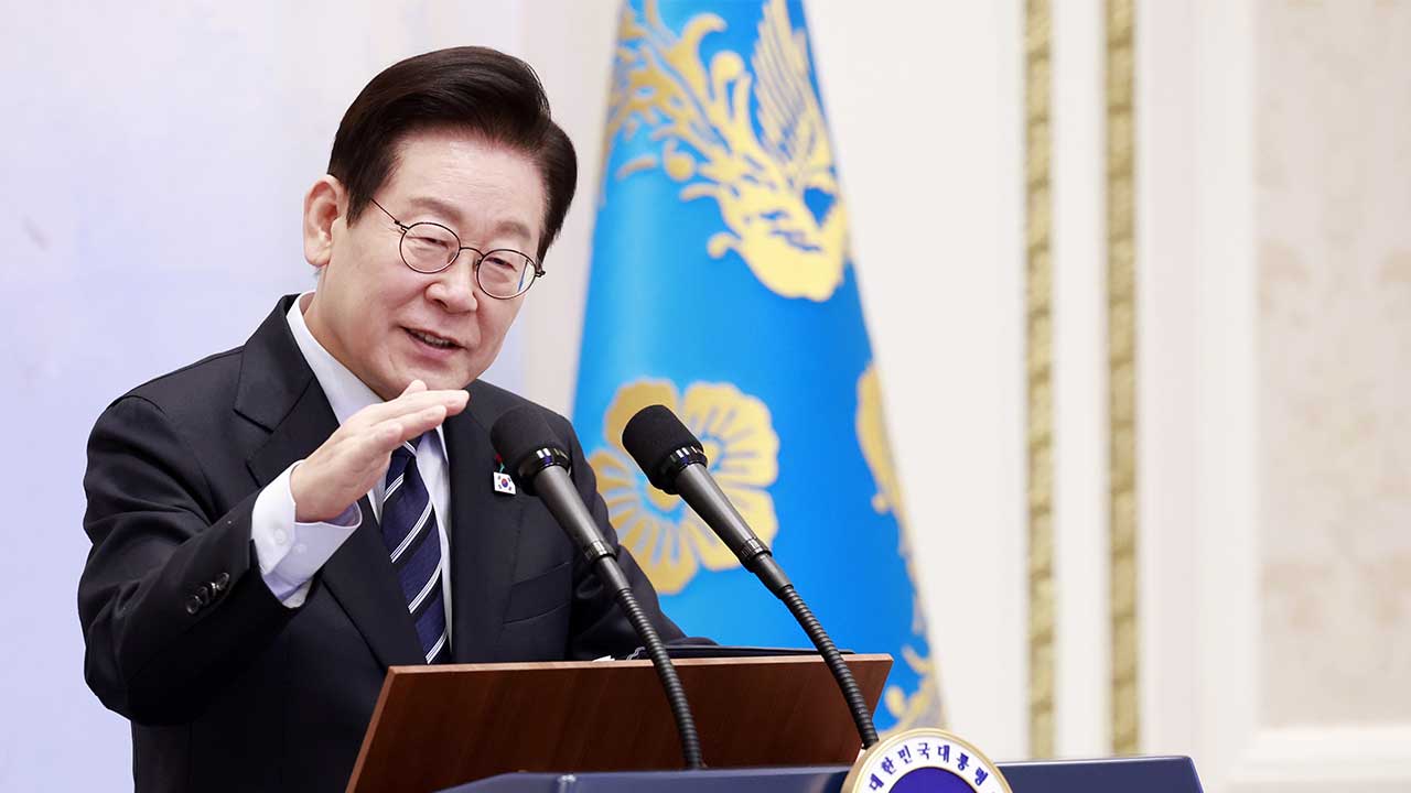 이재명 대통령 취임 6개월 지지율 62%‥민주 43%·국힘 24%