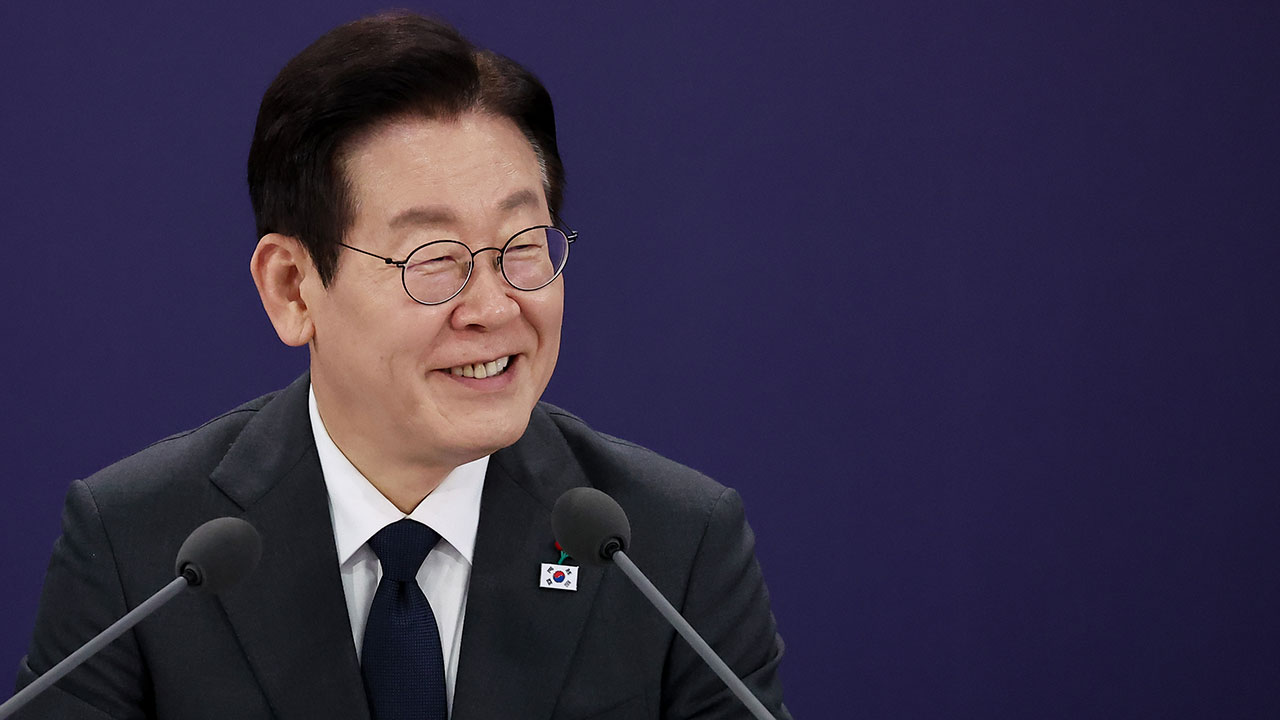 이재명 대통령 지지율 54.9%‥민주당 44.2%·국민의힘 37%