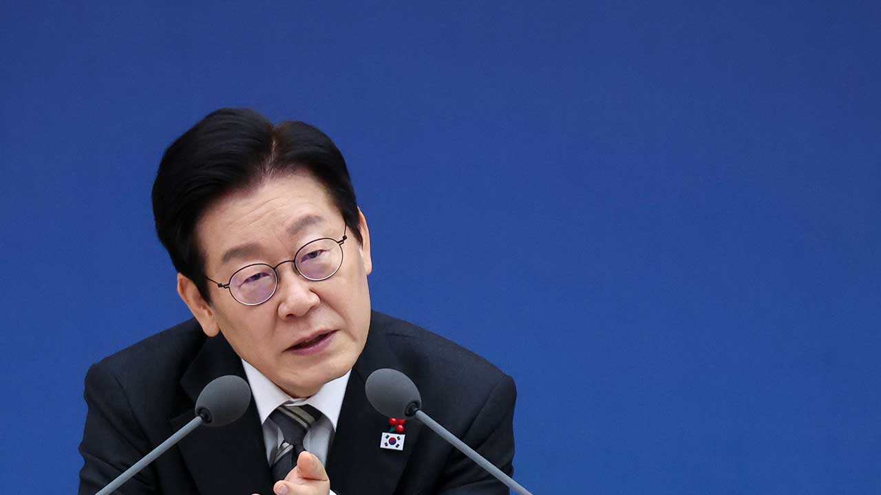 이 대통령 "우주 발사체 매년 발사해야‥1천억 원 없어서 못하나"