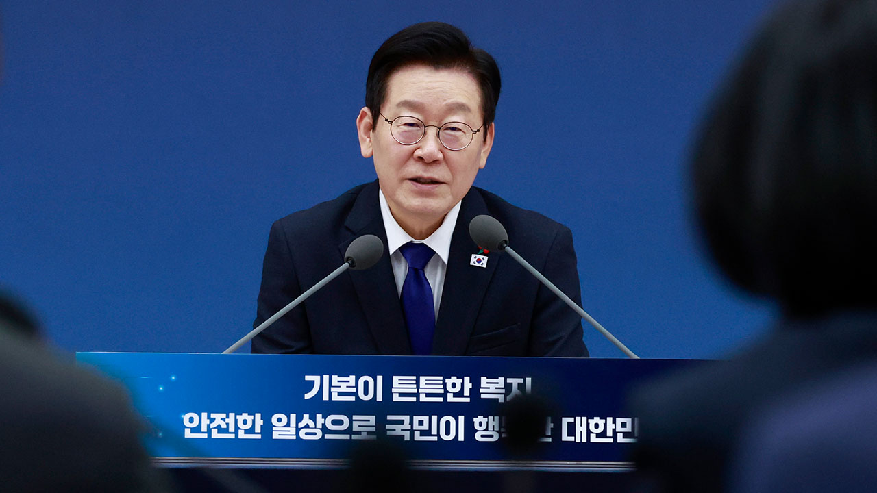 이 대통령 "탈모, 유전 아닌 생존 문제"‥건강보험 급여 적용 검토 제안