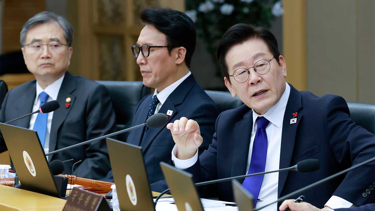 이 대통령, "능력 없는데 연줄로 버티는 공무원 꽤 있어"‥'신상필벌' 강조