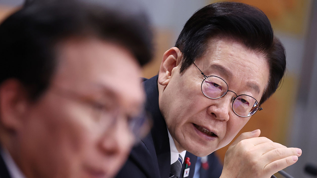 이 대통령 "소수 강자가 시장 어지럽혀‥공정위가 균형 맞춰야"